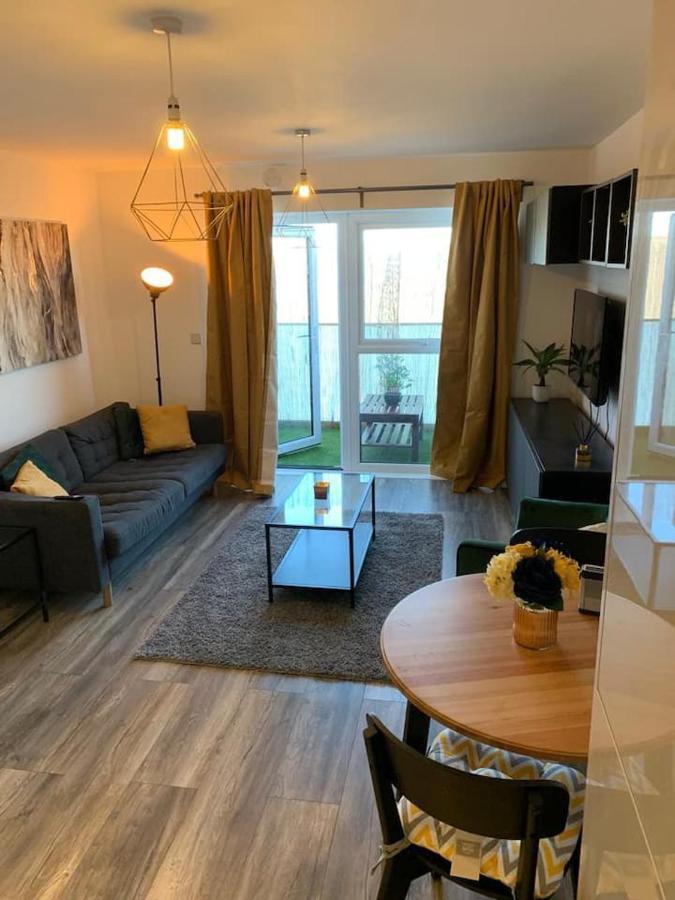 Lovely 1-Bed Serviced Apartment With Free Parking West Thurrock Exterior foto